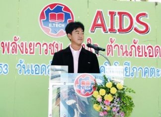 Chonburi Gov. Wichit Chatpaisit leads a rally of students and teachers at Eastern Technology College with lecturers invited to provide the latest information on the disease.